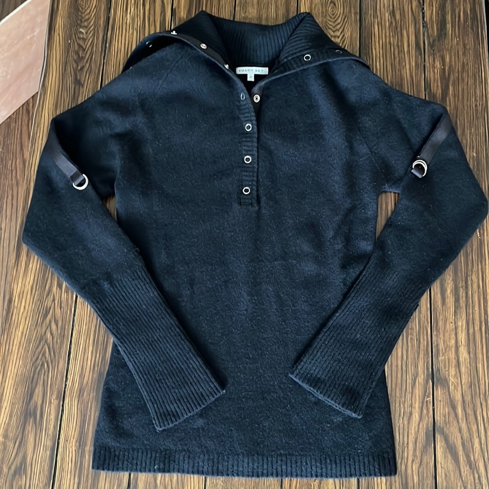 VGUC Smart Set black turtleneck sweater